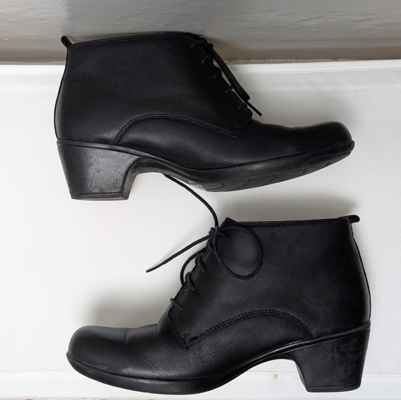 Clarks Black Leather Lace Up Ankle Booties 9W - Picture 1 of 4